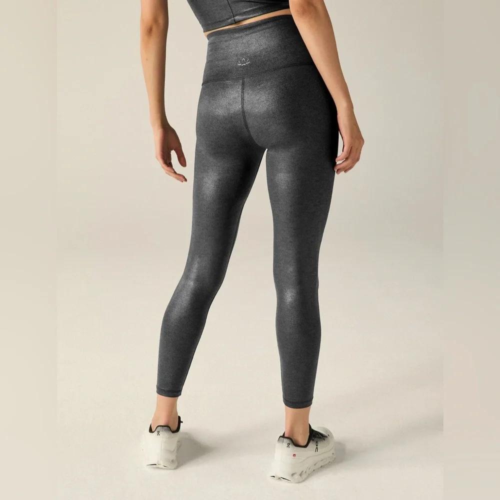 Beyond Yoga. Heather Rib Black Shine High Waisted Midi Legging. Black Shine. XS. - Picture 3 of 8